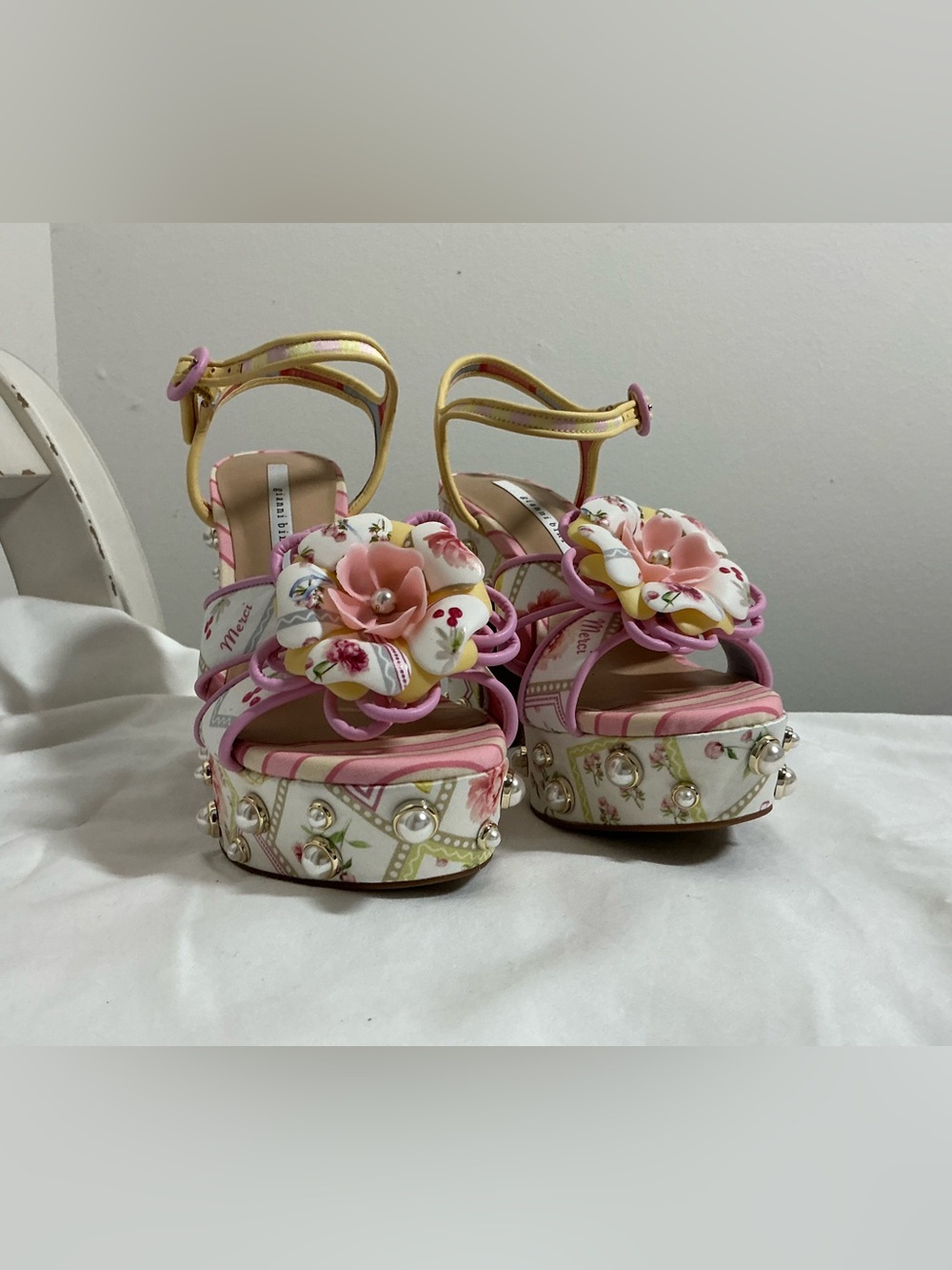 🆕 Gianni Bini | Brook Two Floral Postcard Print Pearl Platform Block Heels - Picture 10 of 10